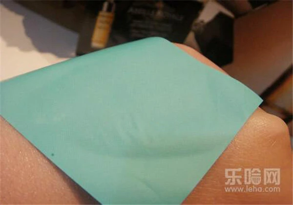 吸油纸会让毛孔变大吗，使用方法错误，这也不是没有可能的哦！ 护肤 第4张