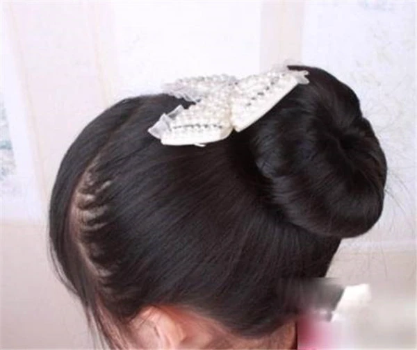 儿童盘发教程简单好看步骤是怎么样的 盘发 儿童盘发 美妆 第2张