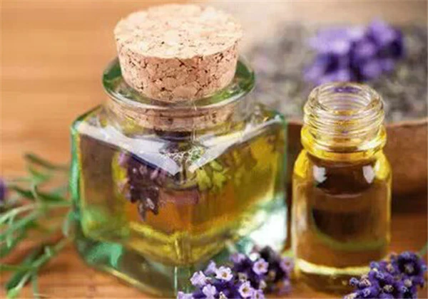 薰衣草精油的功效与用法 护肤 第2张 薰衣草精油的功效与用法 护肤 第2张