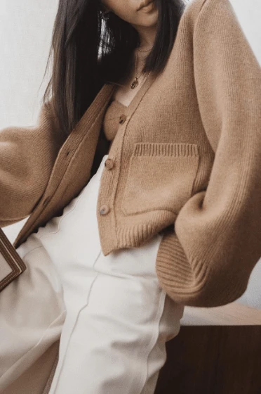 奶茶色散发迷人魅力，成冬季衣柜必备单品 奶茶色 单品 第10张