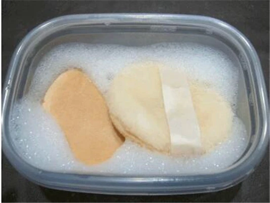 粉扑发霉还能用吗，美妆蛋去霉点方法 粉扑 粉扑发霉怎么办 粉扑去霉点方法图片 美容 第4张