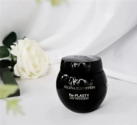 赫莲娜抗老明星有哪些，HR高光瓶才真抗衰，黑绷带比白绷带好 郝莲娜 第3张