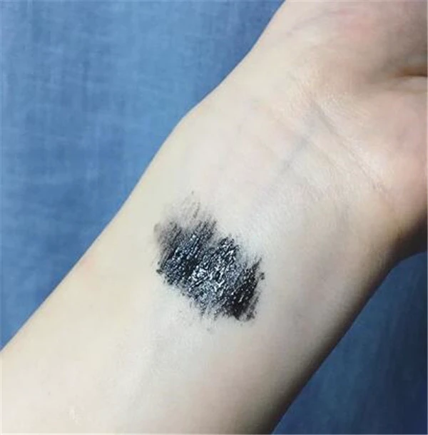 初学化妆怎么挑睫毛膏,不同睫毛适合什么样的刷头形状 化妆 睫毛膏 第8张 初学化妆怎么挑睫毛膏,不同睫毛适合什么样的刷头形状 化妆 睫毛膏 第8张