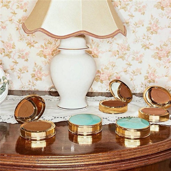 GUCCI宝宝蓝修容饼的搭配建议，秀色在握指甲油相当滑顺饱和 GUCCI 指甲油 第1张