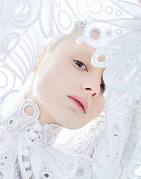 如何打造通透自然妆容，BB霜与粉底液的区别 BB霜 粉底液 第10张