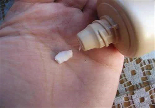 天天用牙膏洗脸可以吗,牙膏洗脸对牙膏和肤质有要求 护肤 第6张 天天用牙膏洗脸可以吗,牙膏洗脸对牙膏和肤质有要求 护肤 第6张