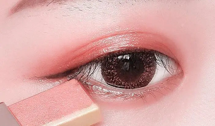 双色眼影棒哪个颜色好看，眼影棒正确使用方法 眼影棒 双色眼影棒 双色眼影棒哪个颜色好看 美妆 第2张