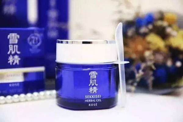 雪肌精化妆水好不好，雪肌精化妆水的袪痘功效怎样 化妆水 第2张