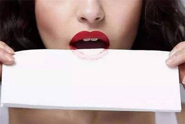 口红用纸巾敷上喷水有什么作用 口红 口红喷水 美妆 第2张 口红用纸巾敷上喷水有什么作用 口红 口红喷水 美妆 第2张