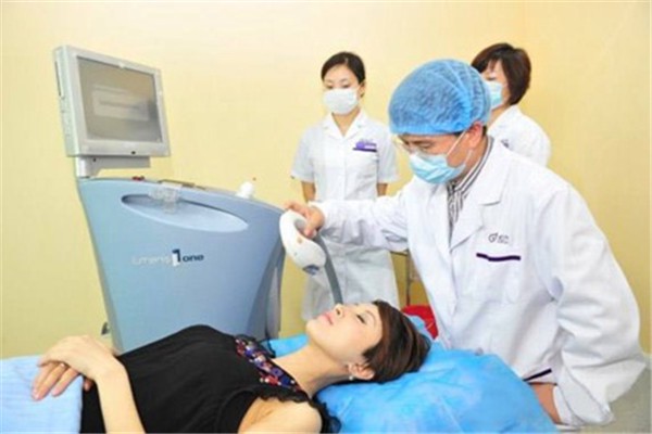 激光祛斑后肌肤变脆弱，应使用修复类产品保湿 激光 祛斑 第1张