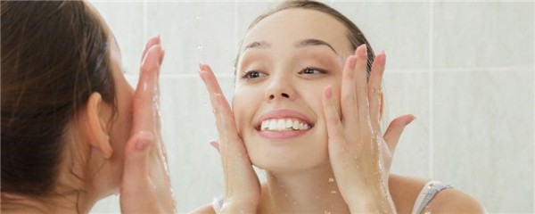 蜂蜜加蛋清美白美容的原理，蜂蜜加蛋清怎么做才能美白美容 蜂蜜 原理 第1张