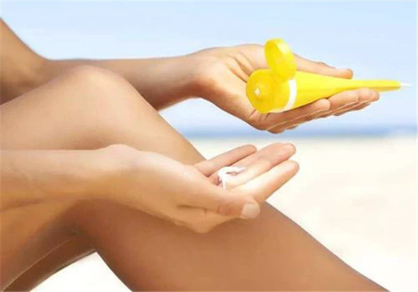 卸防晒霜用卸妆水还是卸妆油，卸防晒霜用洗面奶吗 护肤 第2张