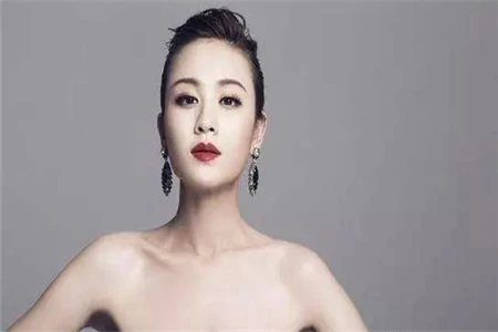 夏季易患痤疮原因汗液滋生细菌，用化妆品多堵塞毛孔 痤疮 毛孔 第2张