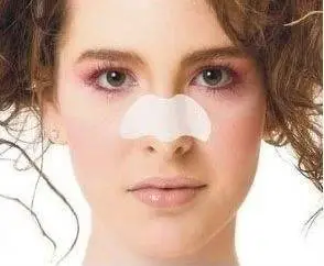 蛋清敷脸可帮助女生美白皮肤，紧致毛孔去黑头 皮肤 黑头 第2张