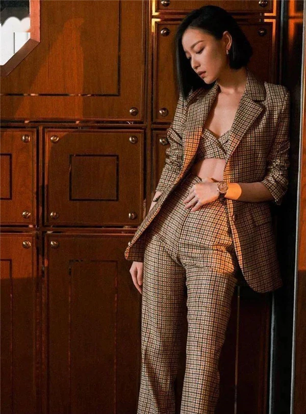 杨紫梳短发造型高级感十足，杨紫短发发型编发 杨紫 短发 第5张