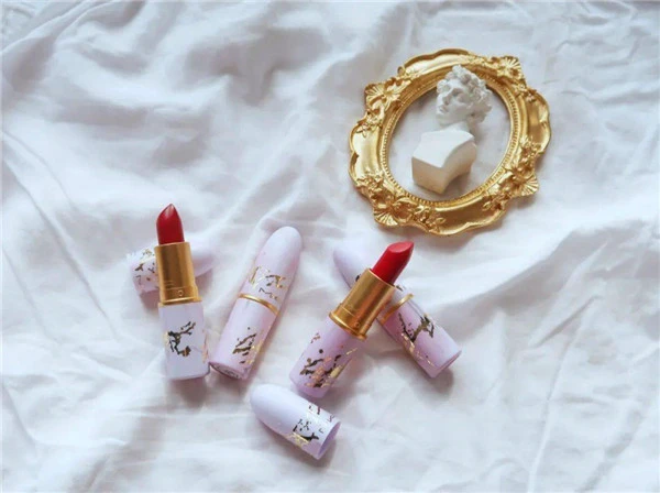 MAC口红质地滋润，玫红色打造性感女王范儿 MAC 玫红色 第12张