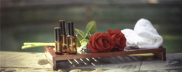 玫瑰精油每天擦脸可以吗,玫瑰精油用多久能淡斑 护肤 第1张 玫瑰精油每天擦脸可以吗,玫瑰精油用多久能淡斑 护肤 第1张