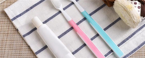 牙膏洗脸有什么危害，牙膏可以去除黑头 护肤 第1张