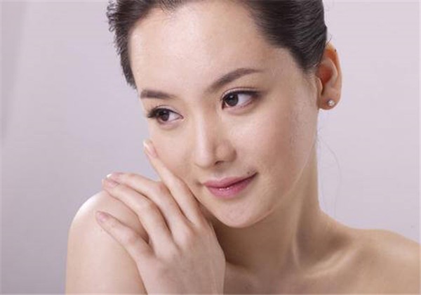 耳垂上长痘痘怎么回事 护肤 第1张