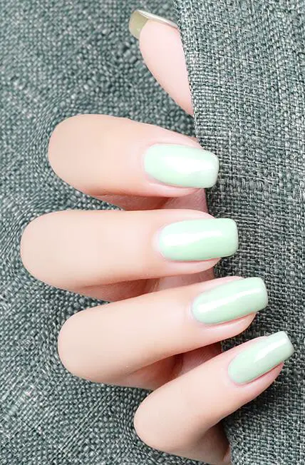 夏天做什么颜色指甲好看，2020受欢迎的美甲款式 美甲 夏季美甲 夏季受欢迎的美甲颜色 美妆 第4张