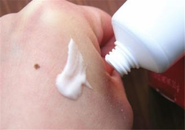 a醇和水杨酸可以一起用吗，a醇和水杨酸哪个效果好 a醇 水杨酸 第1张