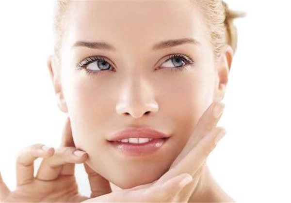 睡前怎么护肤可以美白，吃什么可以美白皮肤 护肤 第1张