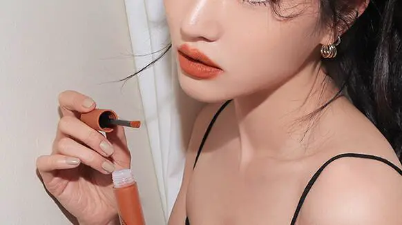 唇釉什么颜色好看，不挑肤色的好看唇釉排行榜 唇釉 唇釉排行榜 不挑肤色的好看唇釉排行榜 美妆 第2张