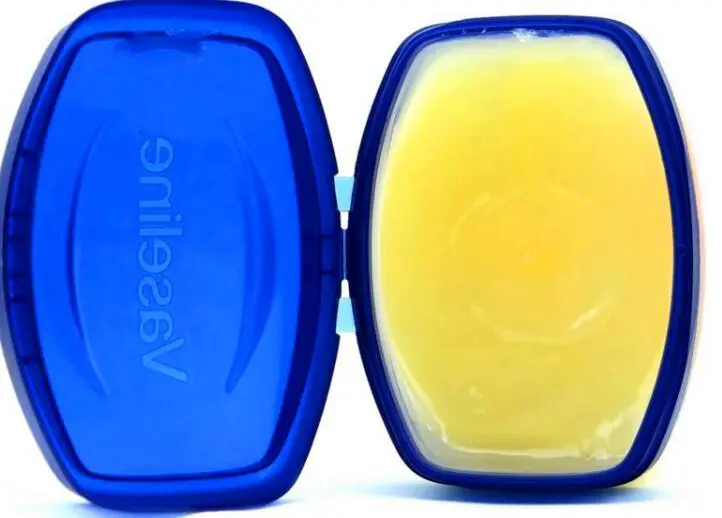 嘴唇起皮可以用凡士林涂吗，盘点凡士林功效护肤作用 凡士林 凡士林护肤功效 盘点凡士林功效护肤作用 美容 第3张