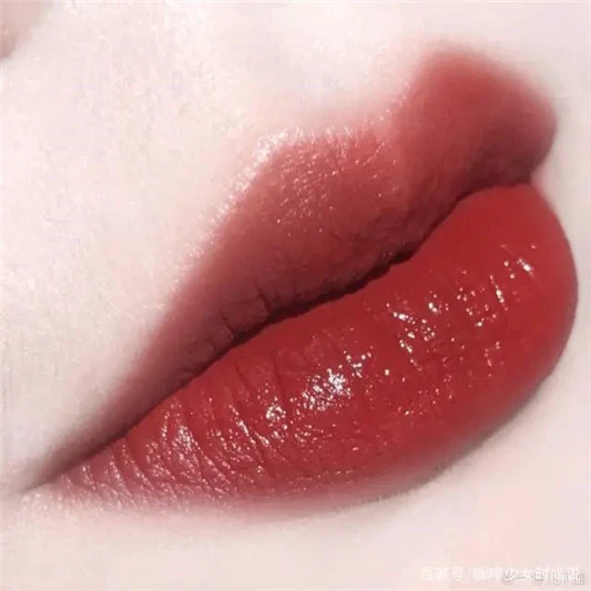 涂完气场二米八的5支显白口红，越涂越显白，用完颜值都上升了 口红 第2张