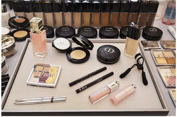高级精致的DIOR迪奥清新秀场妆，让你秒变潮流ICON 迪奥 DIOR迪奥 美妆 第8张