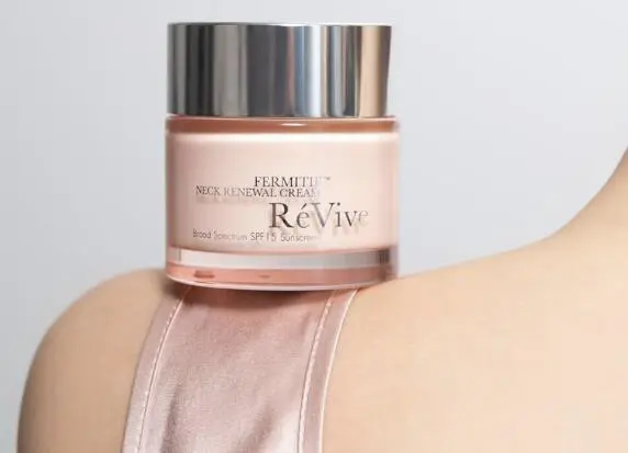 脖子上长纹怎么办，消除颈纹有效方法 颈纹 消除颈纹 盘点消除颈纹的方法 美容 第3张