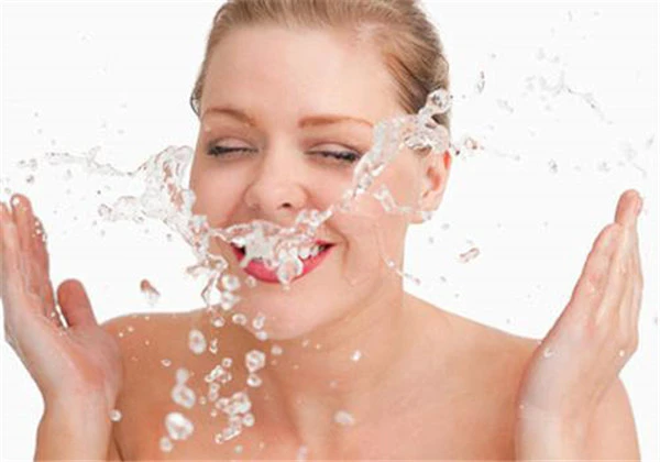如何洗脸才能清洁皮肤 护肤 第2张
