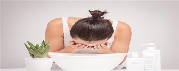 白醋对皮肤有什么好处，白醋加什么对皮肤最好 护肤 第1张