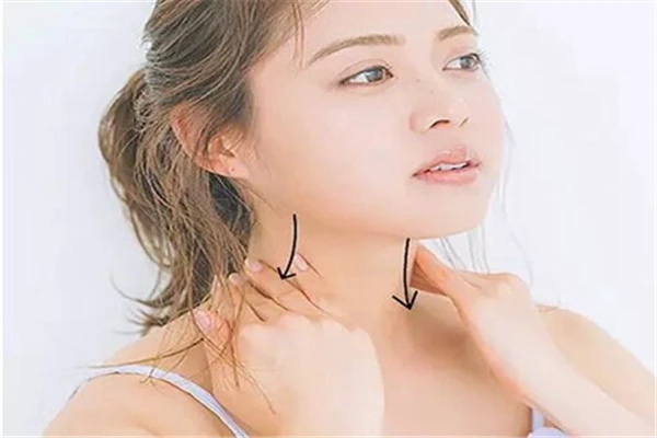 女性怎么做才能有效瘦脸,按摩脸部有助于去除水肿 瘦脸 去除水肿 第2张 女性怎么做才能有效瘦脸,按摩脸部有助于去除水肿 瘦脸 去除水肿 第2张