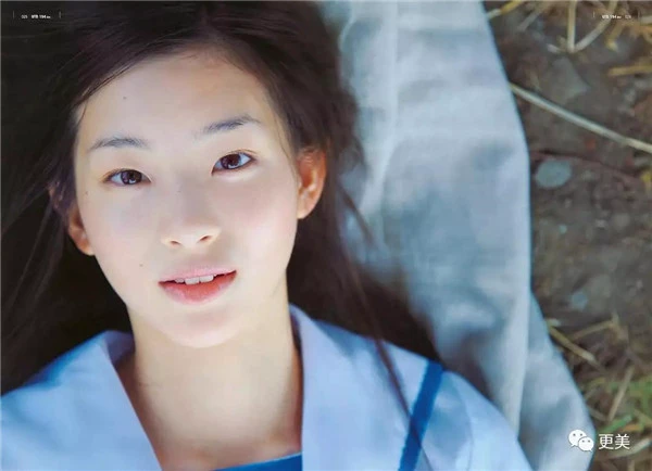 细弯眉妆容打造超强时尚感和精致度，细弯眉画法 细弯眉 时尚感 第9张