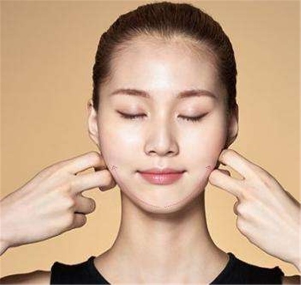 提高颜值要借助脸部运动，咀嚼口香糖可放松脸部肌肉紧致皮肤 颜值 脸部运动 第1张