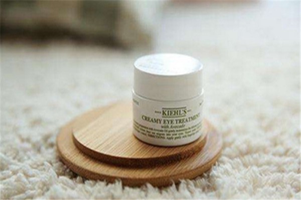 不同功效眼霜的不同用处，30岁使用淡化细纹型眼霜最佳 功效 眼霜 第1张