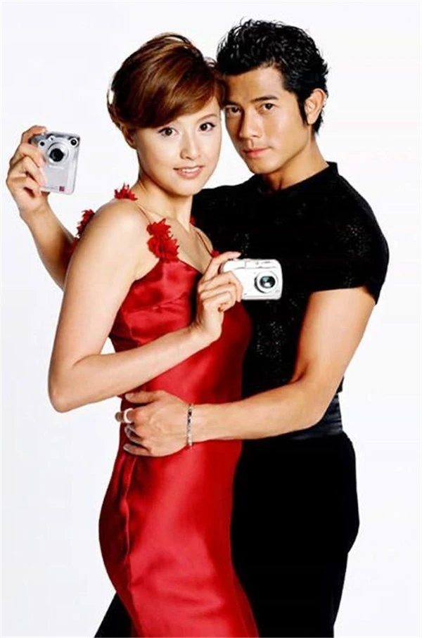 藤原纪香灰色窄裙造型大秀好身材，悉心打扮格外吸睛 藤原纪香 窄裙 第5张