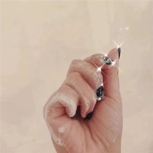 钞票的味道，贵妇级洗面奶，每使用一次几十块就没了 贵妇 洗面奶 第10张