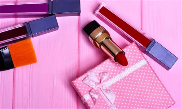 口红掉色好还是不掉色好，口红掉色是属于很正常的现象 口红 不掉色 第3张