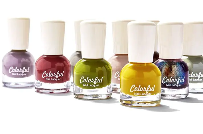 怎么样上指甲油好，涂指甲油不会掉不出边的技巧 指甲油 涂指甲油方法 涂指甲油不会掉不出边的技巧 美容 第2张