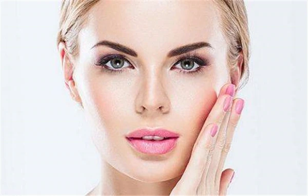 产生鱼尾纹的原因：阳光暴晒紫外线作用或情绪波动 鱼尾纹 原因 第3张