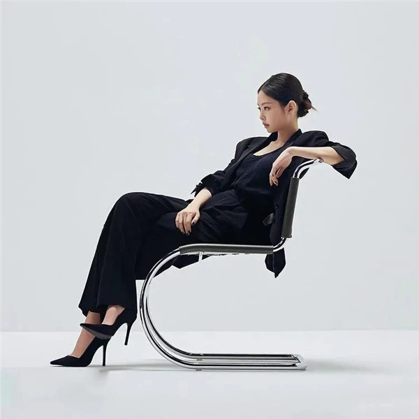 Jennie演绎hera新款气垫Black Cushion 品牌 代言 粉底 第10张