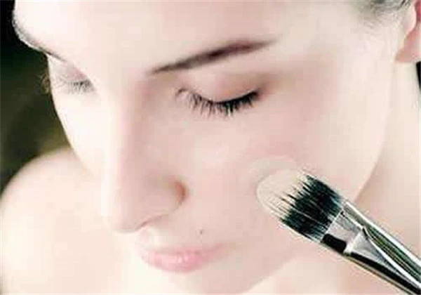 粉底液要涂全脸吗，粉底液只涂局部怎么涂 护肤 第4张