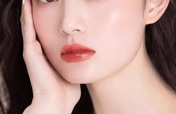 染唇液哪个牌子好用，它的用法和唇膏还是有分别 唇膏 染唇液排行榜 染唇液哪个牌子好用 美妆 第5张