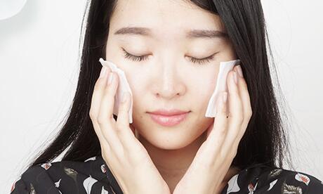 化妆水可以擦眼周围吗，适合眼部的化妆水品牌 化妆水 什么牌子化妆水 什么牌子化妆水适合擦眼部图片 美容 第1张