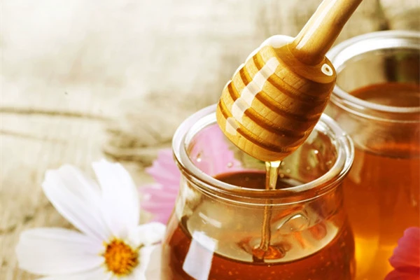 女人喝对蜂蜜让你年轻更有气质 蜂蜜 第2张