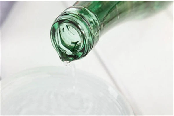 白醋洗脸会伤害面部肌肤吗，长期使用有助于美白 白醋 美白 第3张