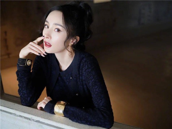 MAC口红质地滋润，玫红色打造性感女王范儿 MAC 玫红色 第1张