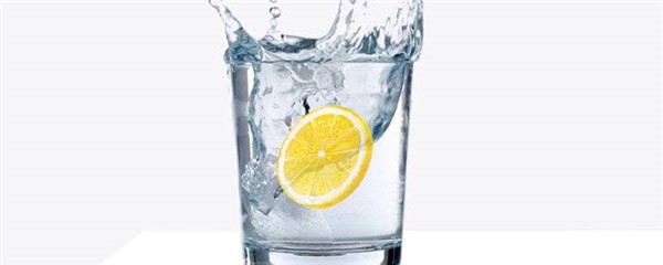 喝柠檬水可以晒太阳吗，喝柠檬水后多久可以晒太阳 护肤 第1张